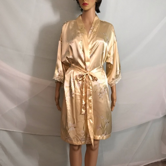 Satin Robe - Picture 1 of 5